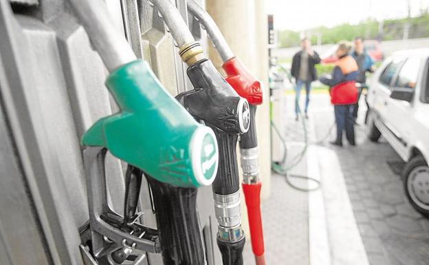 El precio de la gasolina cambia de tendencia y el diésel escala hacia los 2 euros