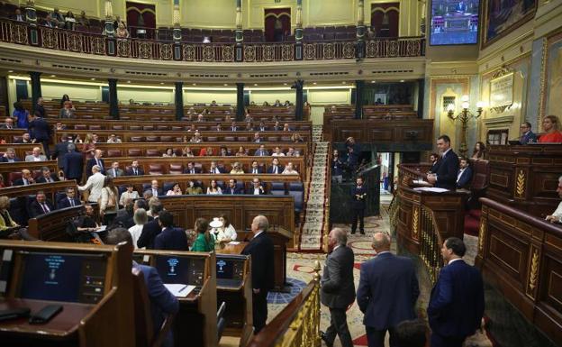 Diputados de Vox llegan tarde al Congreso e interrumpen a Sánchez en protesta por sus retrasos ante el Rey