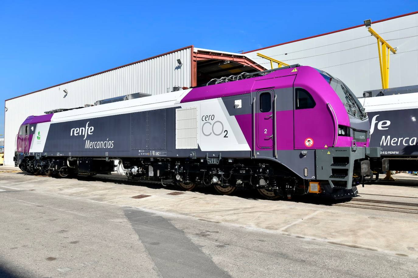 Stadler Valencia entrega a Renfe las nuevas locomotoras