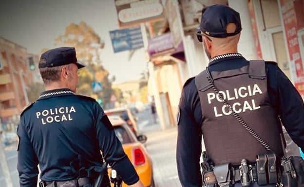 Intenta atropellar y aplastar contra otros coches a una persona en Elche tras una discusión por una deuda económica