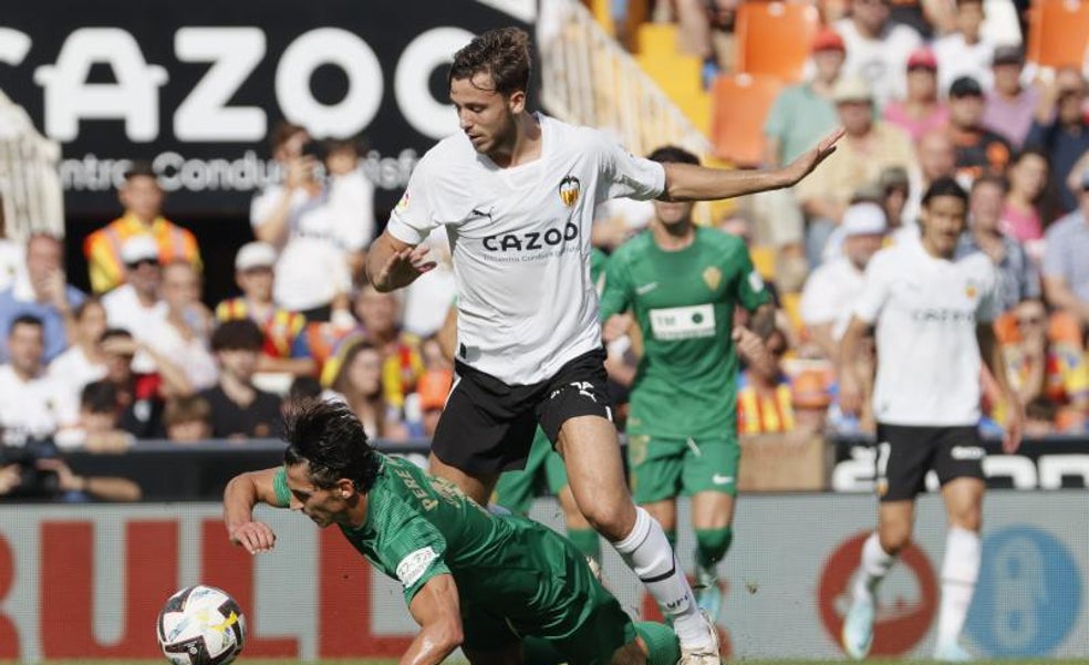 Nico González ataja los rumores sobre su salida del Valencia