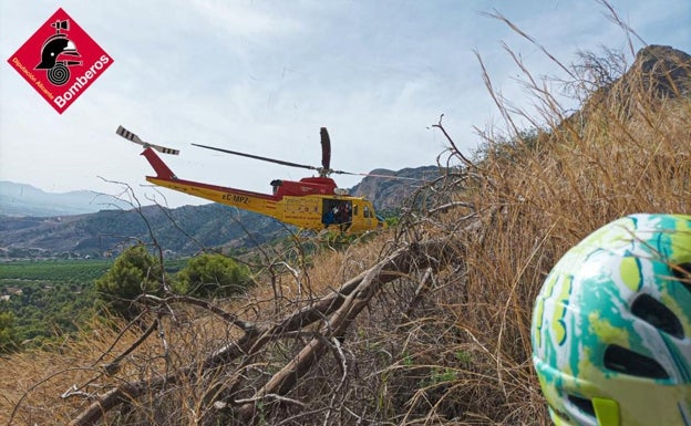 Los bomberos rescatan a dos personas con lesiones en el tobillo en la sierra de Bernia y el Rincón de Bonanza