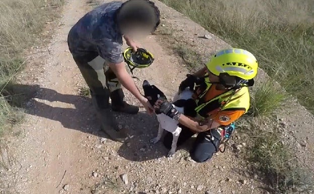 Un hombre acaba atrapado en un risco cuando iba en busca de su perro en Gandia