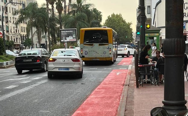 El Ayuntamiento de Valencia pinta el tramo del carril bici borroso de Fernando el Católico donde se accidentó un ciclista