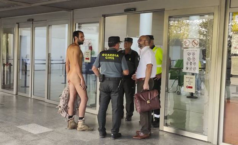 El juzgado ratifica la multa al nudista que quiso entrar desnudo en la Ciudad de la Justicia