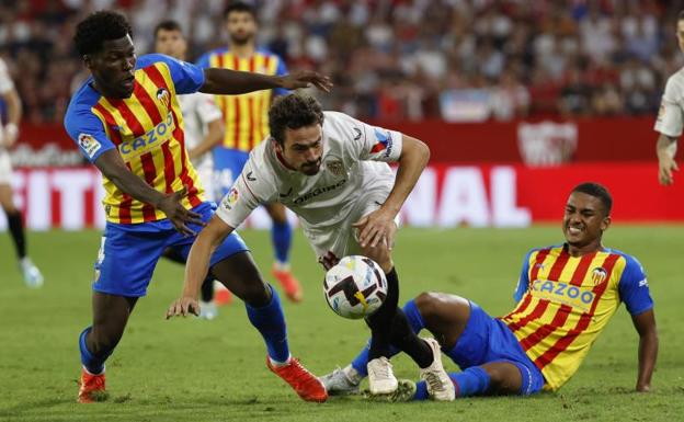 Sevilla y Valencia se reparten los puntos en un partido loco