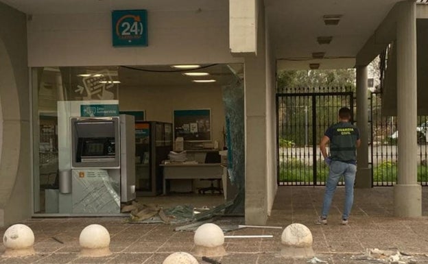 Roban un cajero automático de la sucursal de Caixaltea en Altea La Vella
