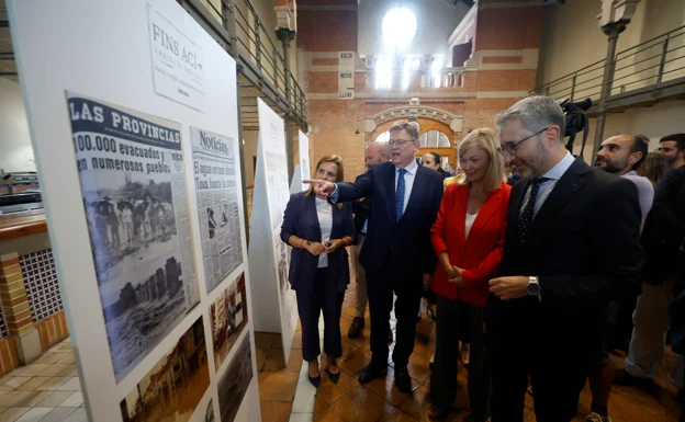 Las autoridades están revisando las portadas de la época.  