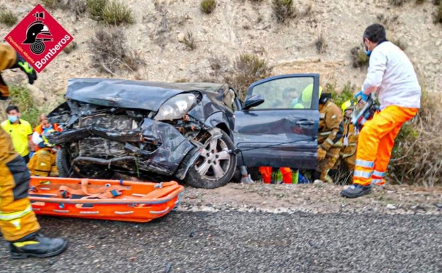 Un adulto y cuatro niños heridos en un accidente en la AP-7 en el término de La Vila Joiosa