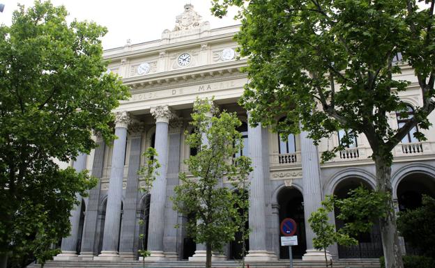 El Ibex resiste las dudas del mercado gracias al tirón de la banca