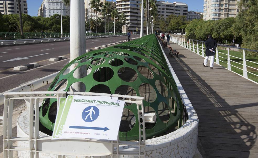 El puente de las Flores seguirá vacío al frenarse la renovación de plantas