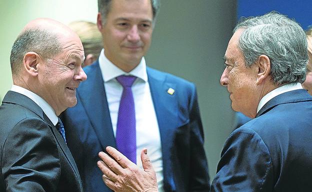 La UE seguirá negociando el tope al gas y estudiará extender la 'excepción ibérica'