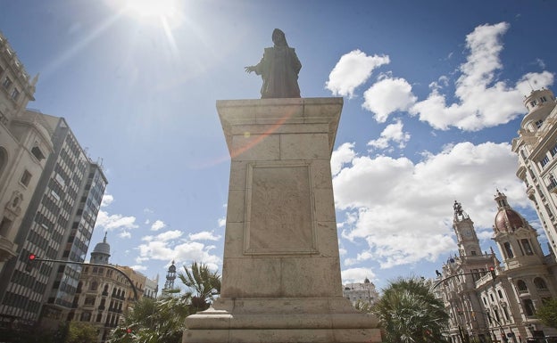 Juristas valencianos piden a Ribó que rectifique y no retire la estatua de Vinatea