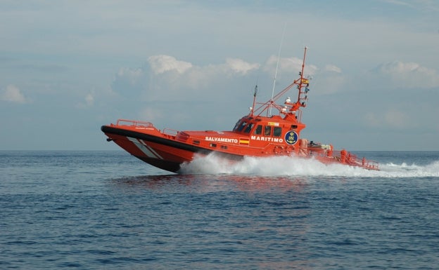 Salvamento Marítimo intercepta una patera en aguas de Benidorm