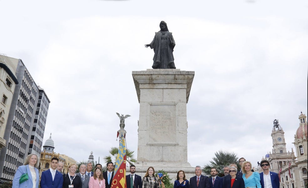 Lo Rat Penat se suma a las críticas por la retirada de la estatua de Vinatea