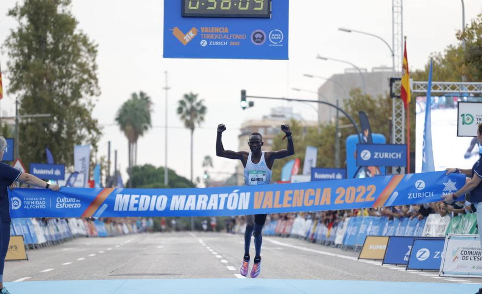 Kibiwott Kandie apuntala el Medio Maratón de Valencia como el más rápido del mundo