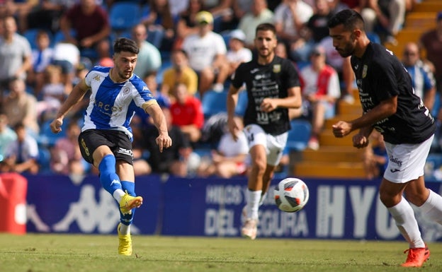 Alvarito y Carlos Abad brillan en la remontada del Hércules ante la Peña Deportiva