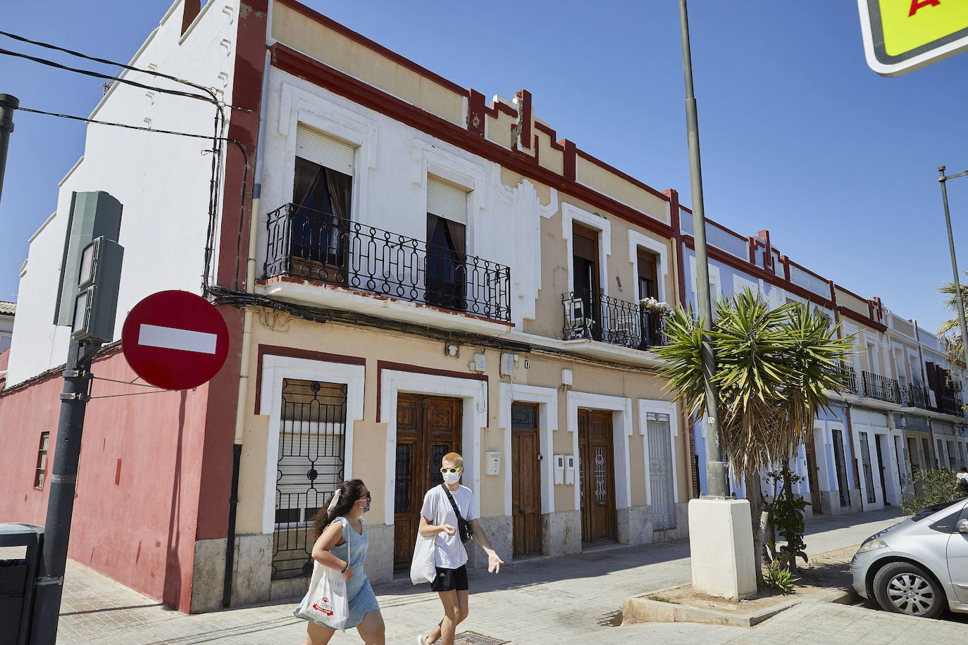 Una subasta reparte 17 propiedades en el Cabanyal