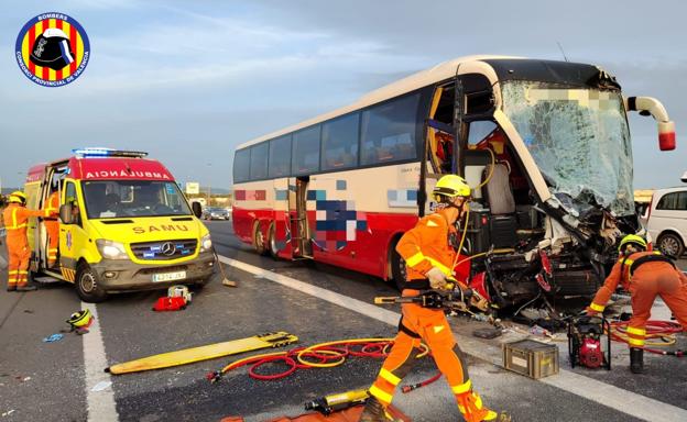 Un fallecido y un herido en un accidente en la A-3 a la altura de Riba-roja de Túria