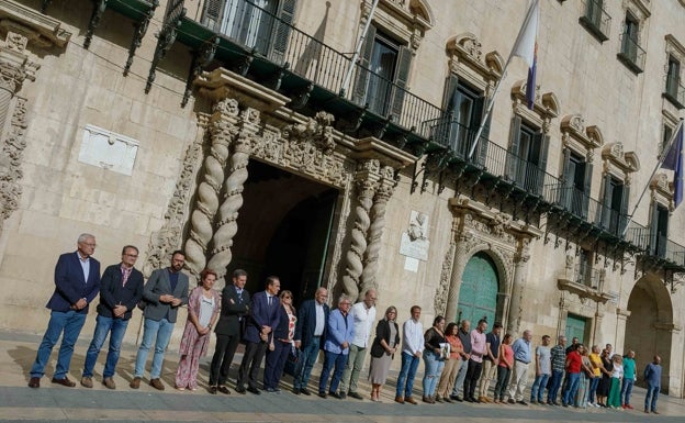 Alicante recuerda a la última víctima fallecida por violencia de género en Alcoi