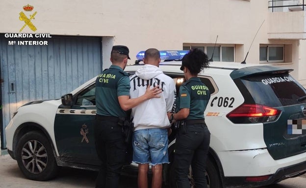 Detenidos cuatro menores y un adulto por una reyerta en las fiestas de Sanet y Negrals