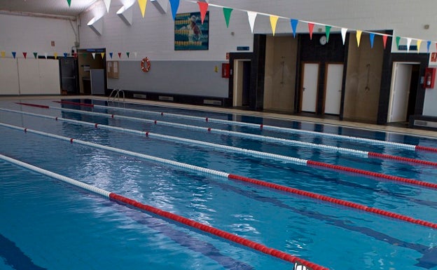 La Universidad de Alicante cierra la piscina tras detectar una bacteria peligrosa en el agua