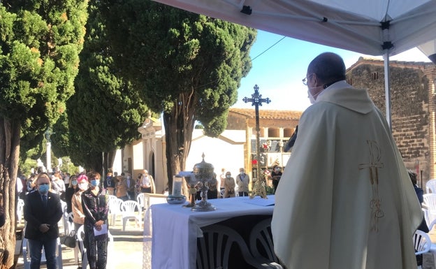 Ampliación de horarios en el cementerio y transporte gratuito con motivo de Todos los Santos