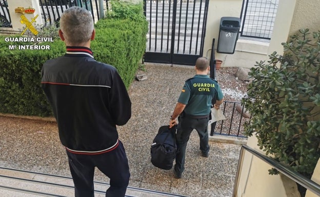 Así era el ladrón 'de guante blanco' detenido por la Guardia Civil en Calp