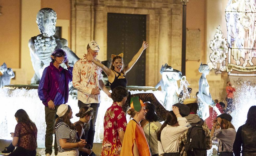 Hosteleros valencianos alertan de macrobotellones en Halloween y piden más policías en la calle