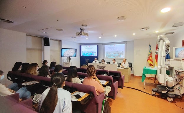 Profesionales internacionales se forman en el Hospital de la Ribera en tratamiento de enfermedades neurológicas