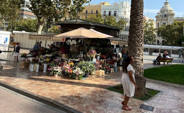 Cien horas seguidas vendiendo flores en Valencia