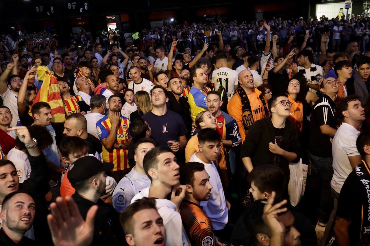 Impresionante homenaje a David Villa en Mestalla