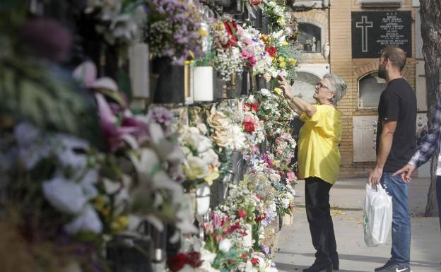 Cs denuncia que el edil de Cementerios incumple el acuerdo de poner una loseta en recuerdo a las víctimas del Covid