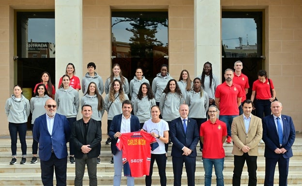 Despedida con honores antes de partir a Montenegro