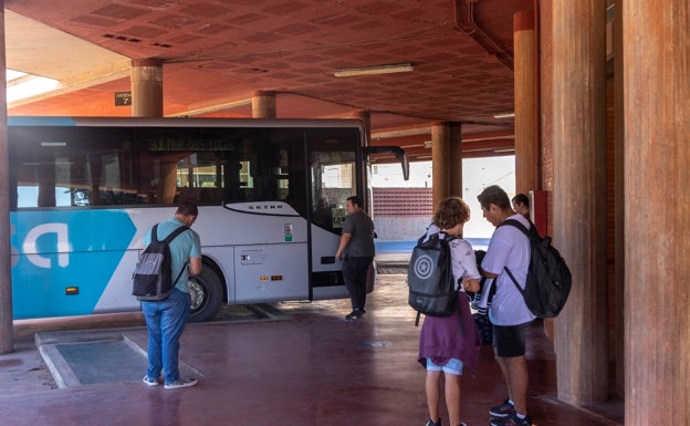 Algemesí reparte 35.000 euros en becas de transporte