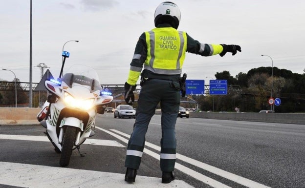 La Guardia Civil investiga a un joven de 24 años de La Nucía por conducir 30 kilómetros en sentido contrario por la AP7