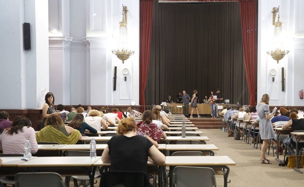 Más de 7.500 profesores interinos pasan a ser funcionarios sin examen