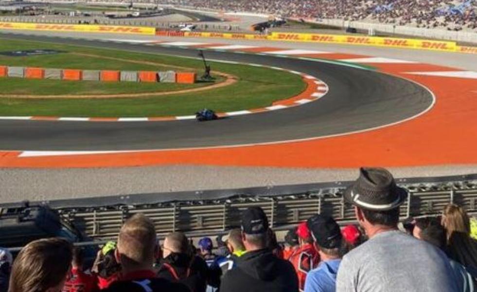 DIRECTO | La afición valenciana invade la pista para aclamar a Bagnaia