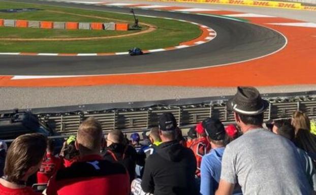 DIRECTO | La afición valenciana invade la pista para aclamar a Bagnaia