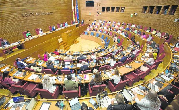 Los diputados quieren que Les Corts reserve un millón de euros para sus finiquitos