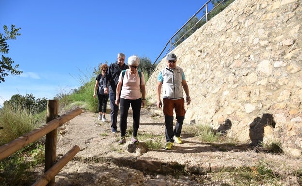 Xàtiva invierte 7.400 euros en adecuar la senda dels Socors que da acceso a la parte trasera del Castillo