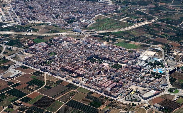 Almussafes prohíbe la instalación de tanatorios, discotecas y gasolineras en zona residencial