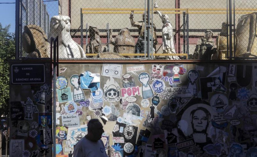 Ciudadanos denuncia que Ribó no ha firmado el contrato de los artistas de las fallas municipales
