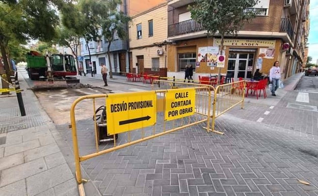 Albal inicia la reparación de la avenida Corts Valencianes que obliga a cambiar las paradas de autobús