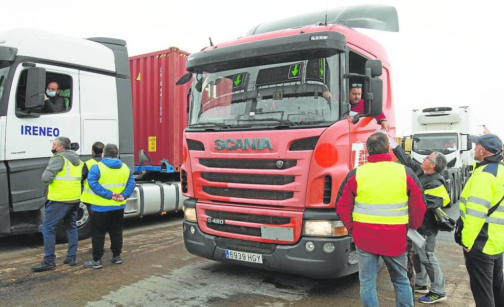Los transportistas convocan una huelga como la que paralizó la economía en marzo