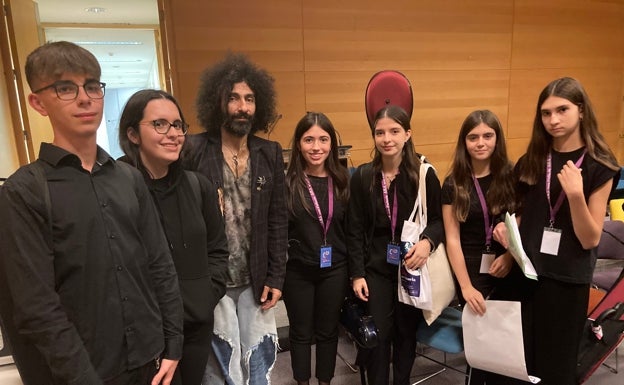 Alumnos del Conservatorio de Xàtiva tocan junto a Ara Malikian