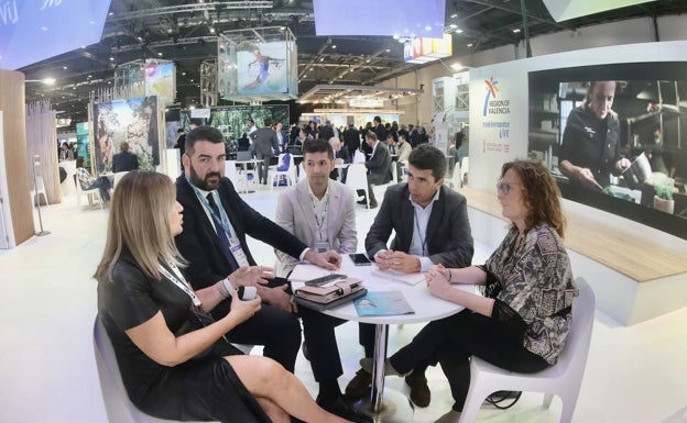 La Diputación de Alicante cierra reservas turísticas para el verano de 2024 en la World Travel Market de Londres