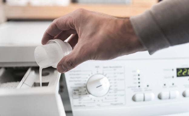 El precio de la luz para este miércoles: las dos horas en las que es más barato poner la lavadora o planchar