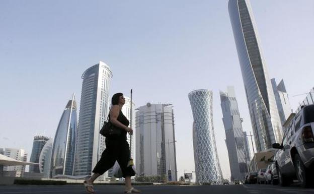 ¿Cómo debe vestir una mujer extranjera en Qatar?