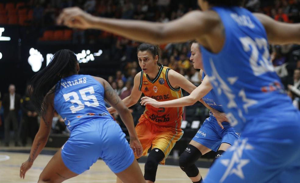 Salvadores pone el broche a la fiesta de Alba Torrens